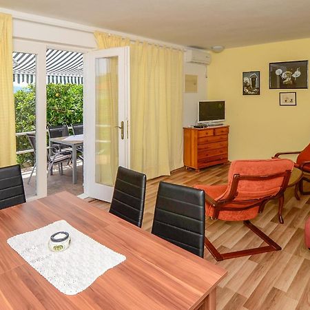 Holiday Home Loviste Ngoại thất bức ảnh
