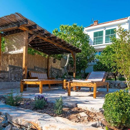 Holiday Home Loviste Ngoại thất bức ảnh