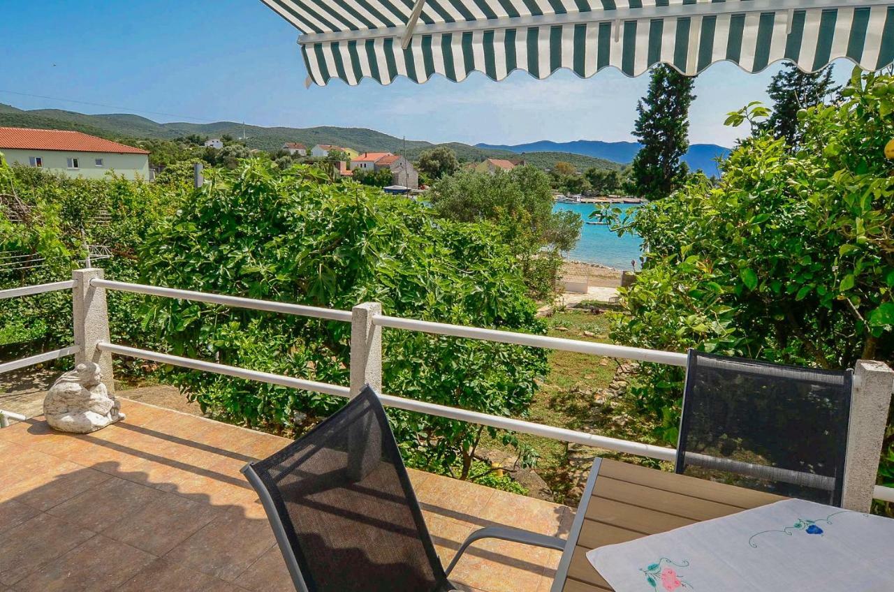 Holiday Home Loviste Ngoại thất bức ảnh