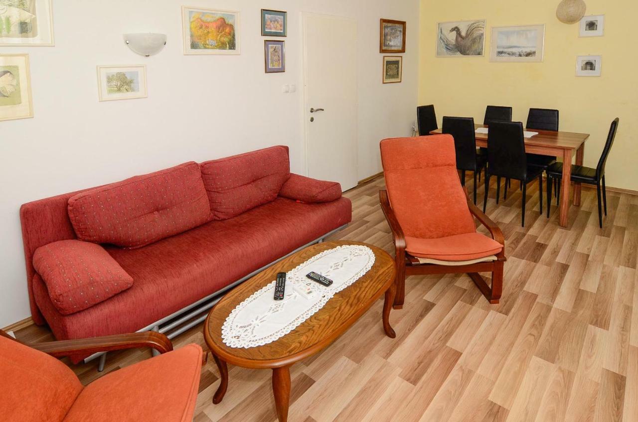 Holiday Home Loviste Ngoại thất bức ảnh