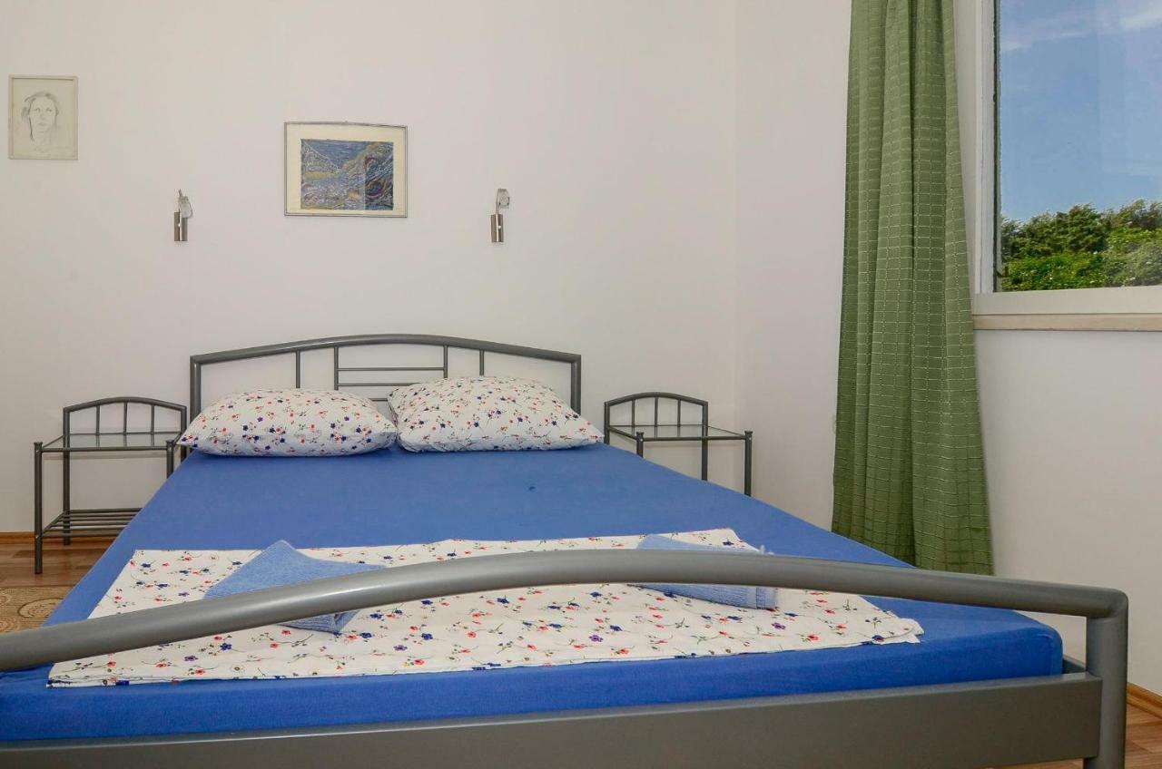 Holiday Home Loviste Ngoại thất bức ảnh