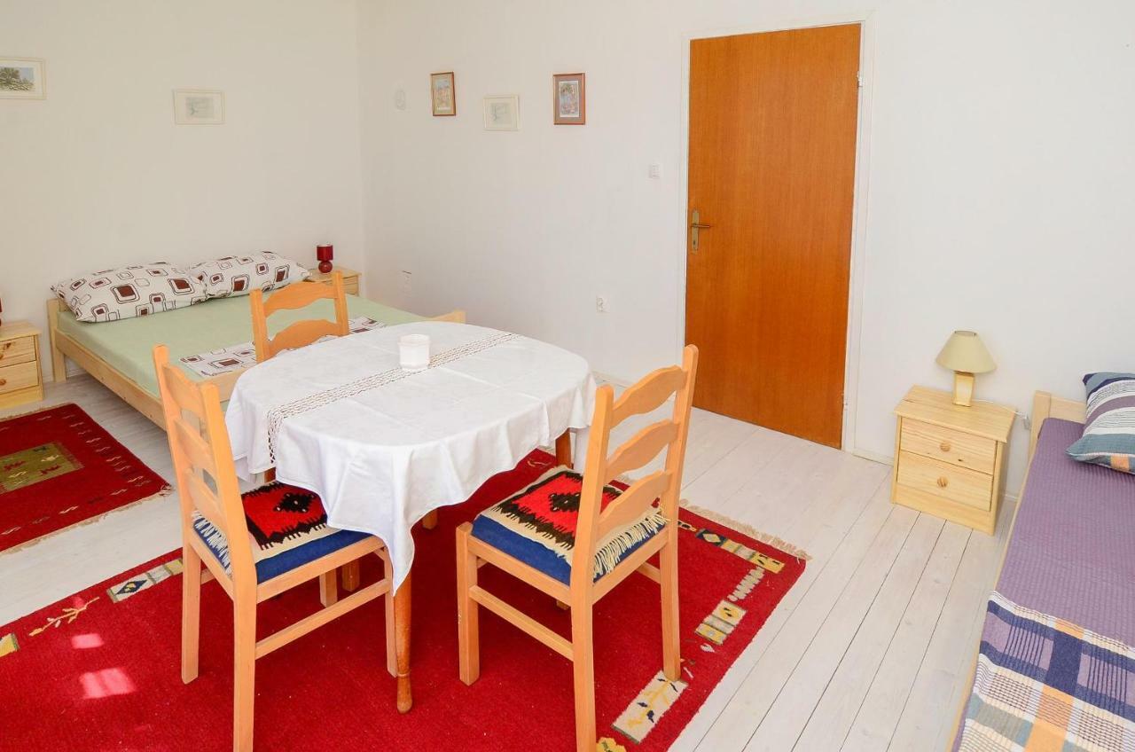 Holiday Home Loviste Ngoại thất bức ảnh