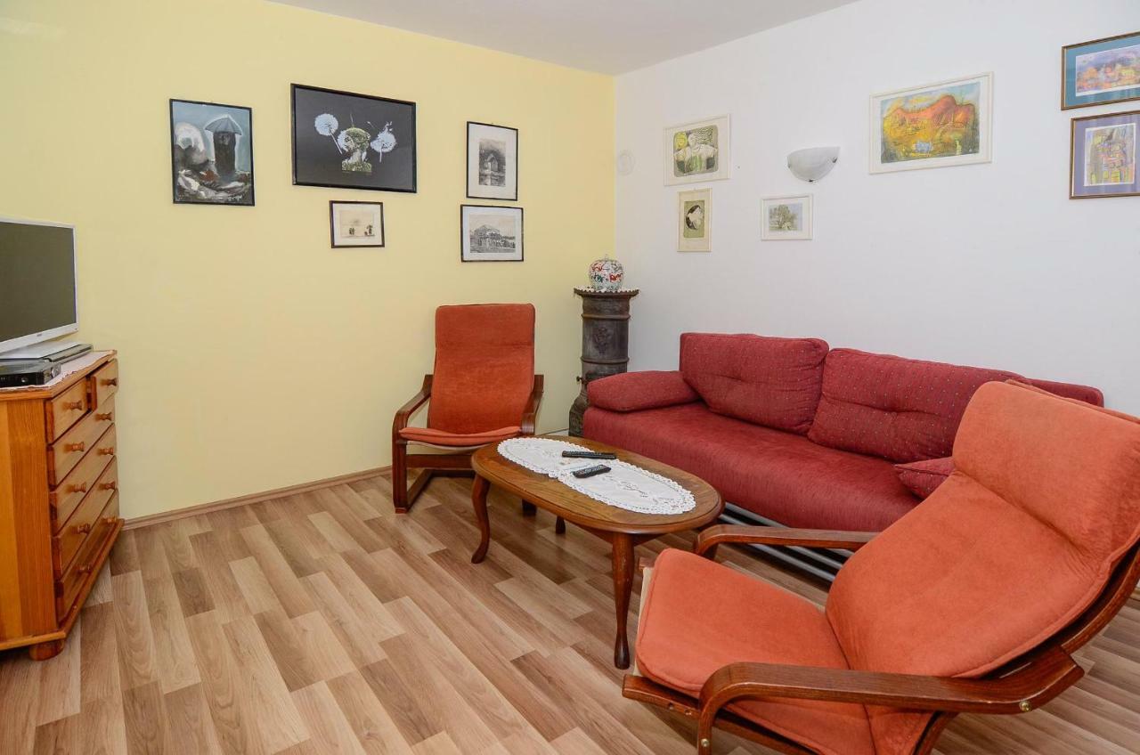 Holiday Home Loviste Ngoại thất bức ảnh
