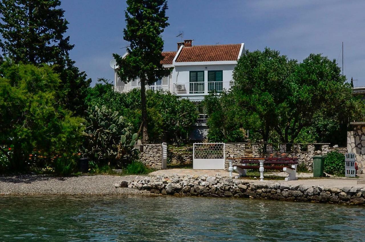 Holiday Home Loviste Ngoại thất bức ảnh