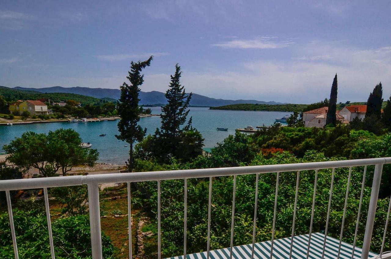 Holiday Home Loviste Ngoại thất bức ảnh