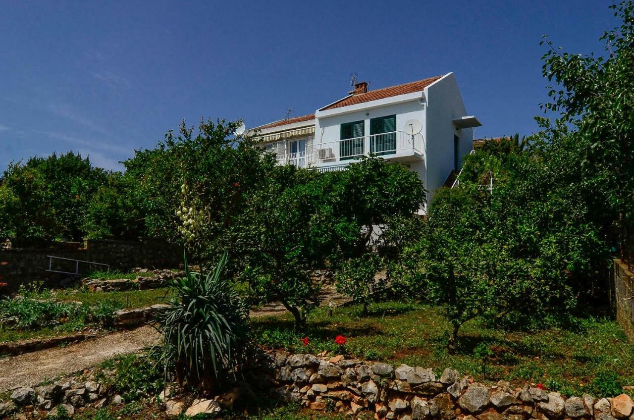Holiday Home Loviste Ngoại thất bức ảnh