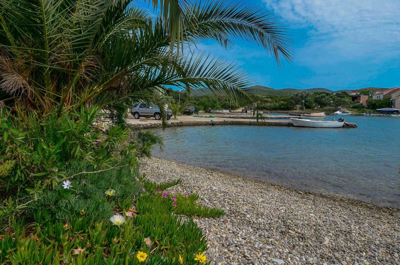 Holiday Home Loviste Ngoại thất bức ảnh