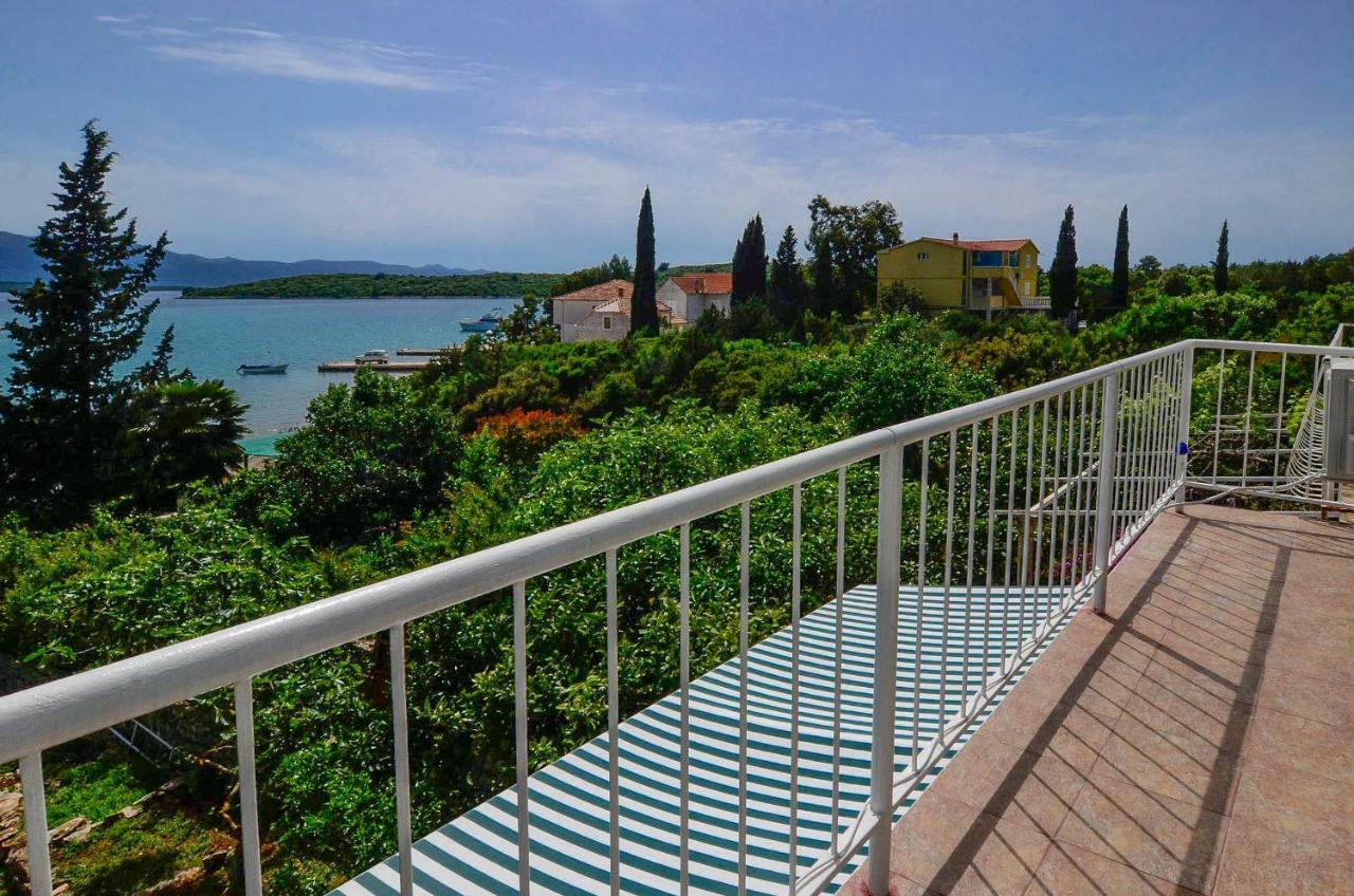 Holiday Home Loviste Ngoại thất bức ảnh