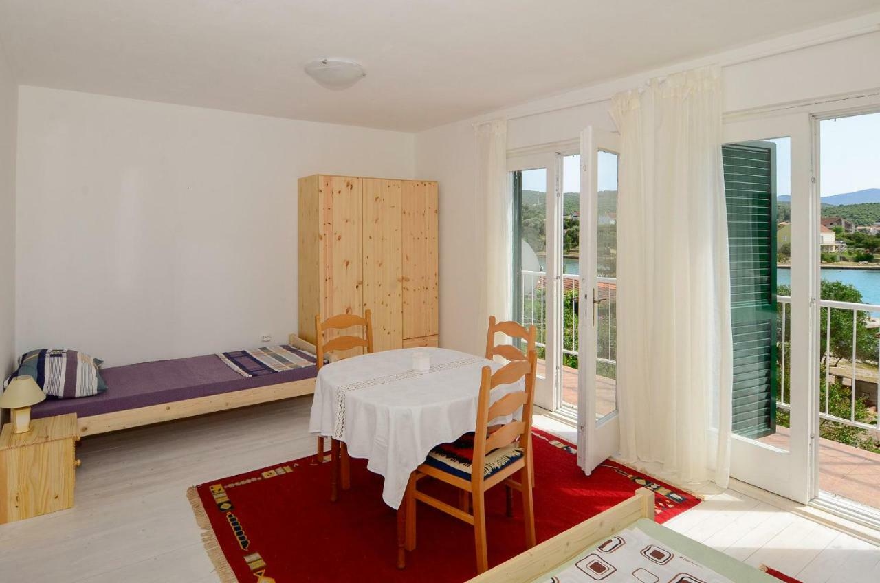 Holiday Home Loviste Ngoại thất bức ảnh