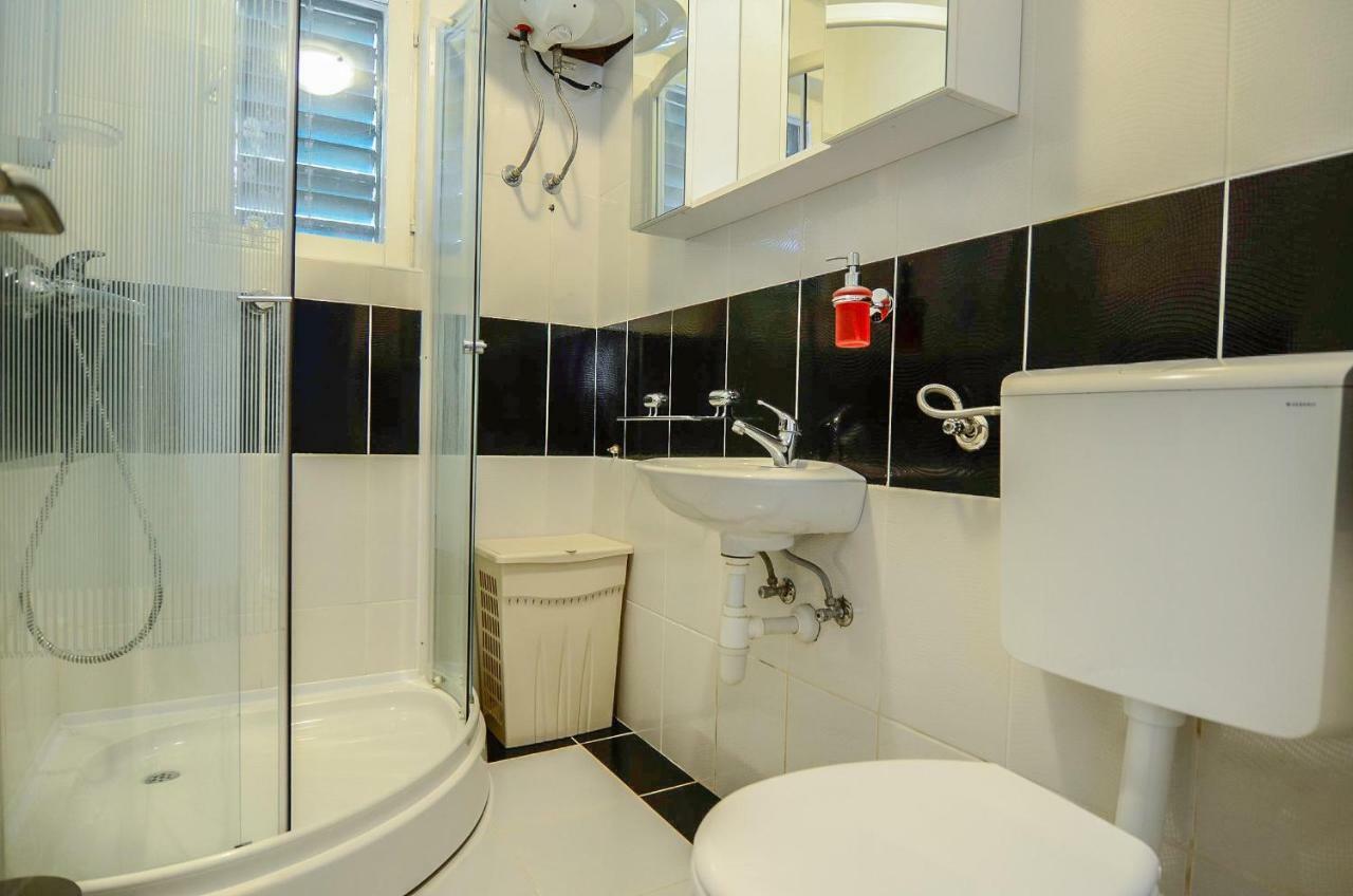 Holiday Home Loviste Ngoại thất bức ảnh