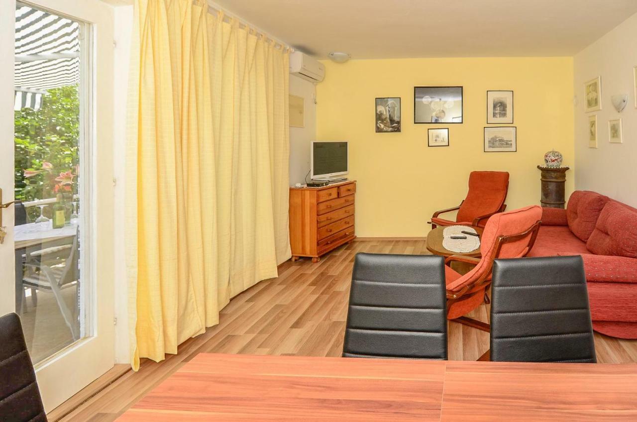 Holiday Home Loviste Ngoại thất bức ảnh
