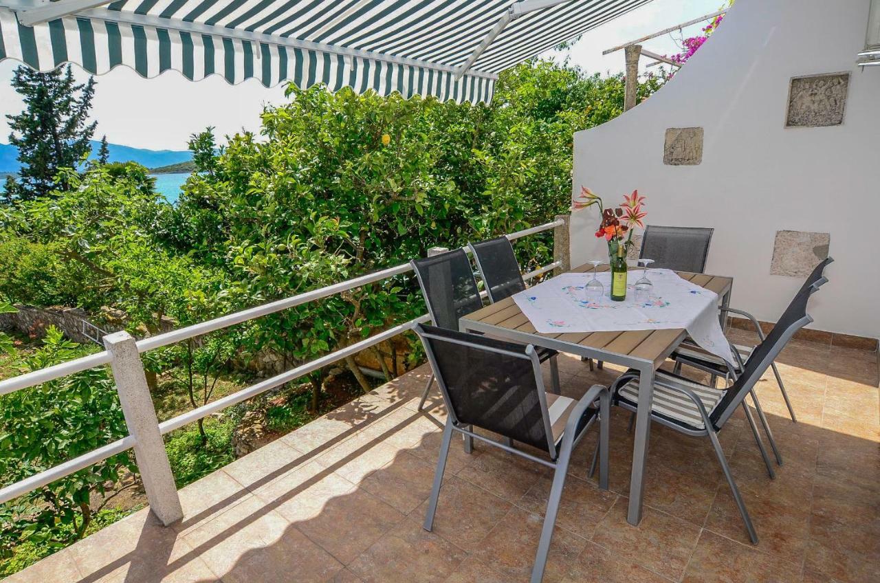 Holiday Home Loviste Ngoại thất bức ảnh