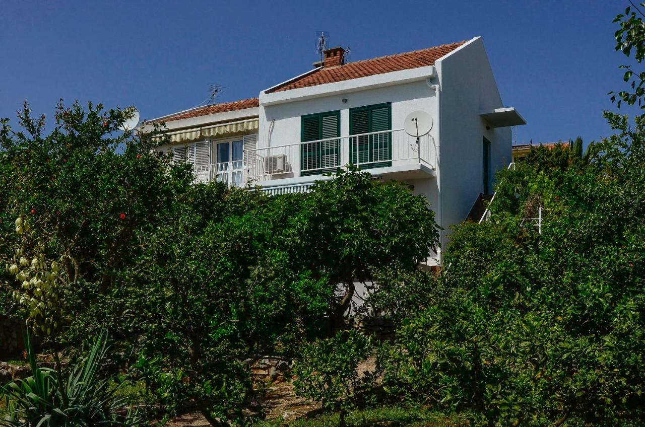 Holiday Home Loviste Ngoại thất bức ảnh