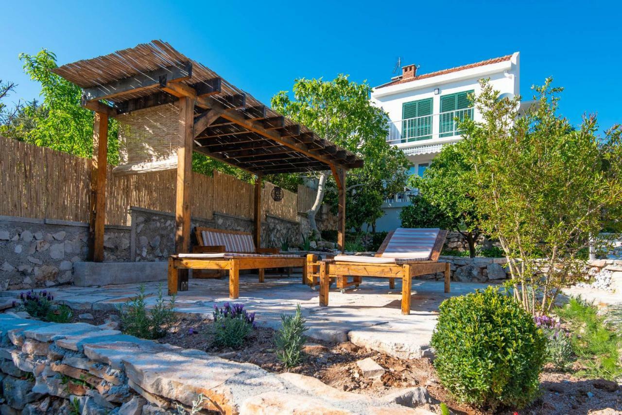 Holiday Home Loviste Ngoại thất bức ảnh
