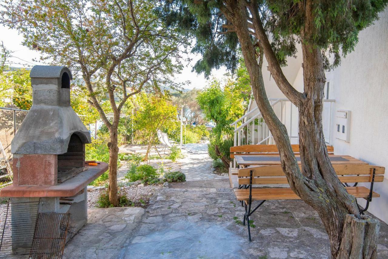 Holiday Home Loviste Ngoại thất bức ảnh