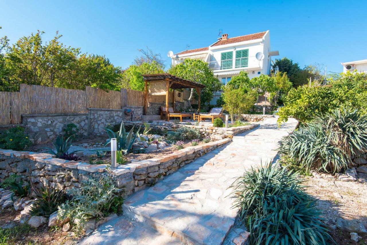 Holiday Home Loviste Ngoại thất bức ảnh
