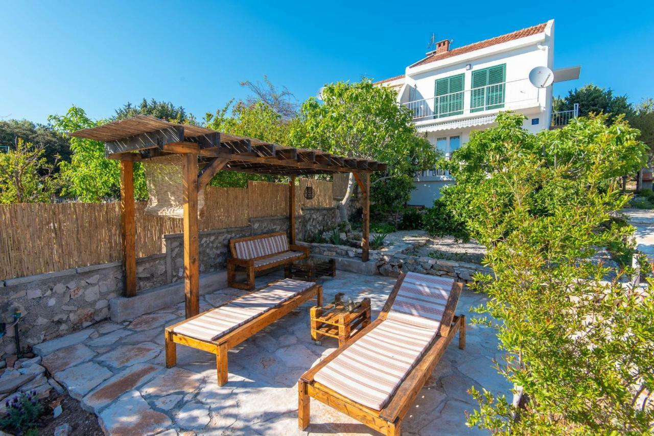 Holiday Home Loviste Ngoại thất bức ảnh