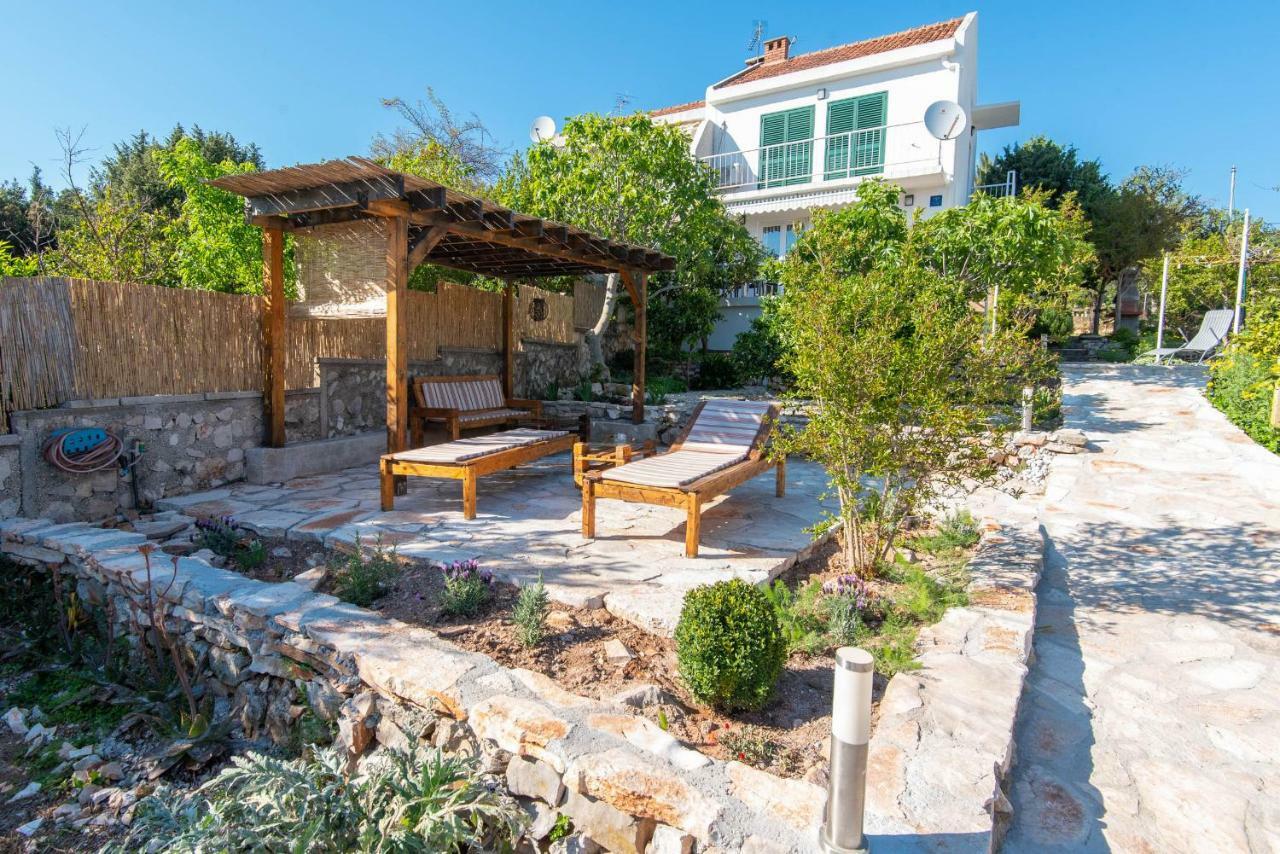 Holiday Home Loviste Ngoại thất bức ảnh